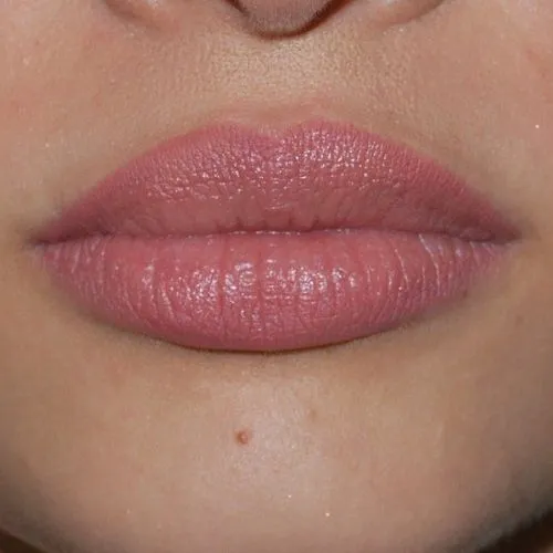 Redéfinition contour des lèvres 3D maquillage permanent.