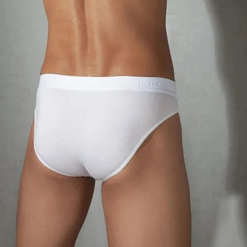 Soin d'épilation des fesses pour homme