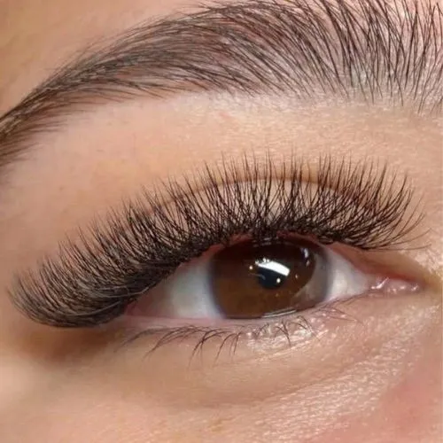 Extension de cils volume léger 2D 3D densité fine.
