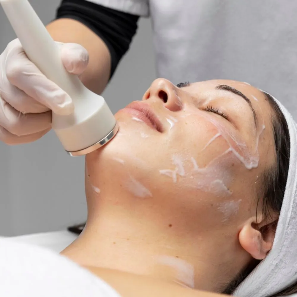 Séance radiofréquence visage pour retendre la peau.
