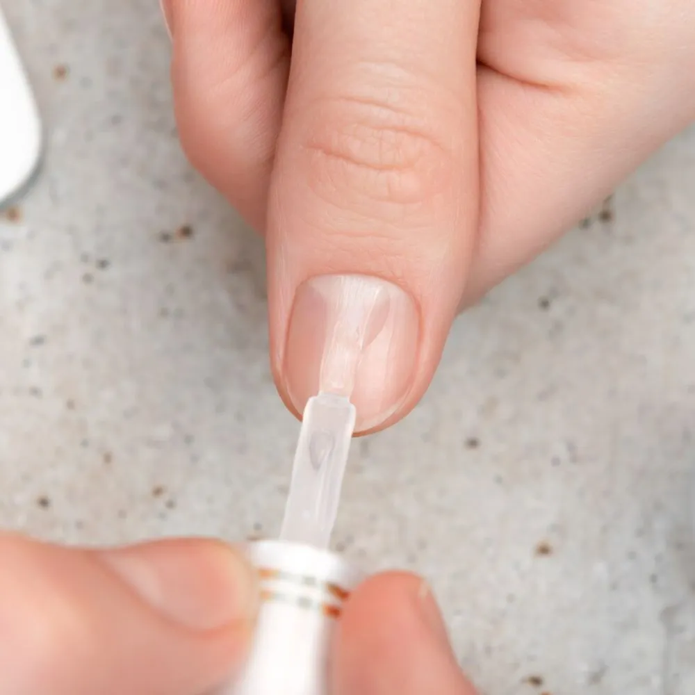 Traitement IBX System pour réparer les ongles mous et dédoublés.