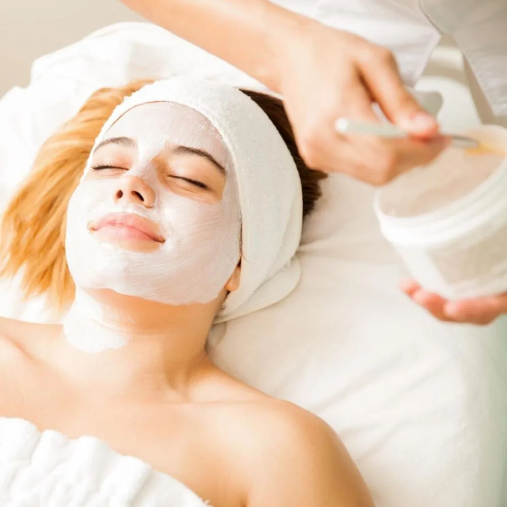 Application masque visage pinceau soin relaxant marque Académie