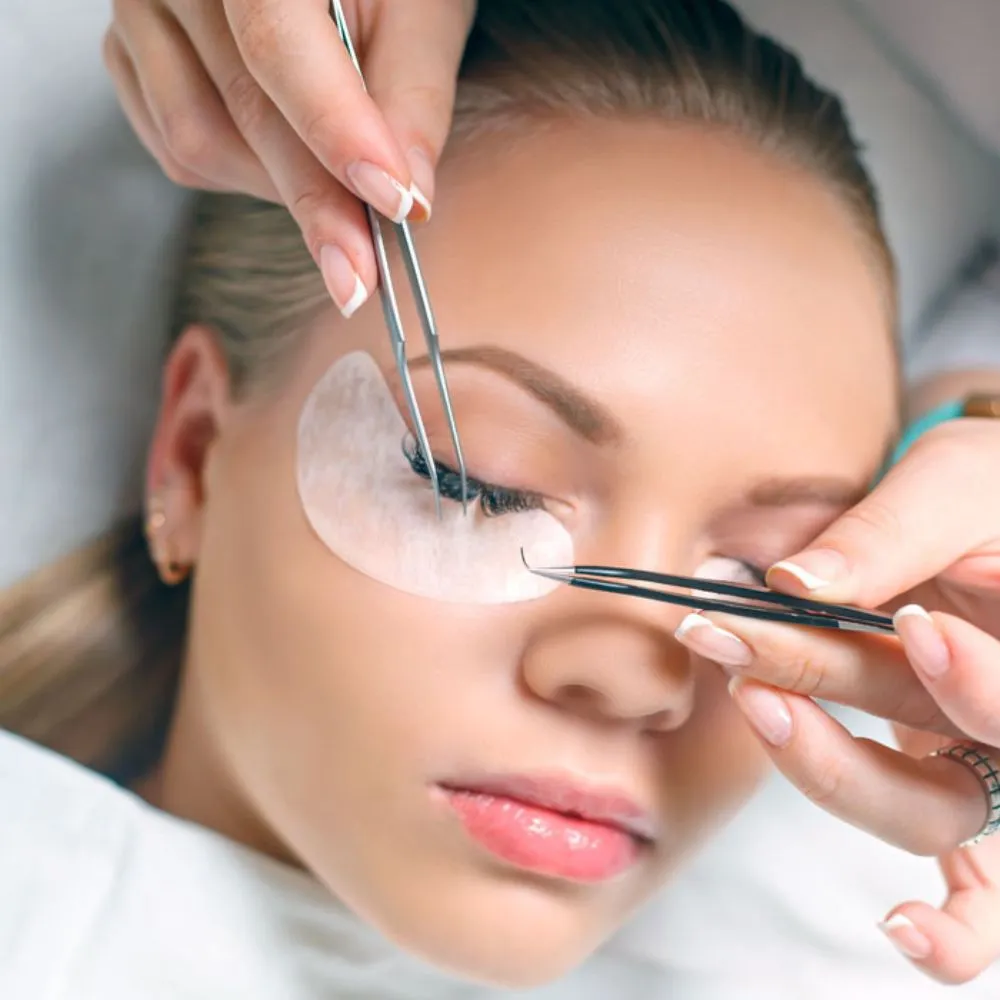 Soin contour des yeux anti-rides et cernes.
